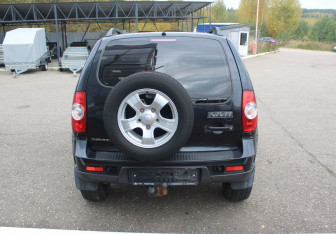 Подержанный автомобиль Chevrolet Niva 2011 года (6 фото)