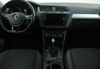 Подержанный автомобиль Volkswagen Tiguan 2018 года (12 фото)