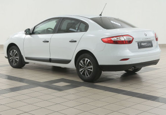 Подержанный автомобиль Renault Fluence 2012 года (2 фото)