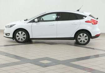 Подержанный автомобиль Ford Focus Hatchback 2018 года (7 фото)