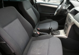 Подержанный автомобиль Opel Astra Wagon 2007 года (10 фото)