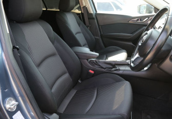 Подержанный автомобиль Mazda Axela Hatchback 2014 года (10 фото)