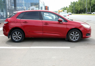 Подержанный автомобиль Citroen C4 Hatchback 2011 года (7 фото)