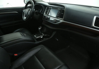 Подержанный автомобиль Toyota Highlander 2014 года (9 фото)