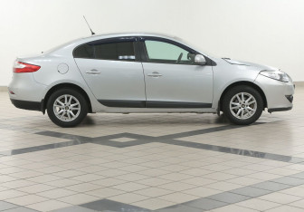 Подержанный автомобиль Renault Fluence 2012 года (5 фото)