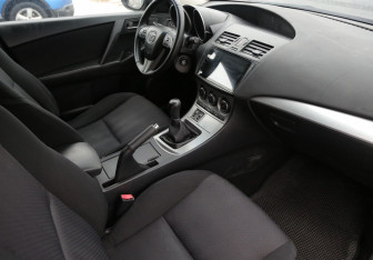 Подержанный автомобиль Mazda 3 Hatchback 2009 года (9 фото)