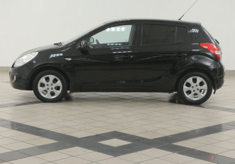 Подержанный автомобиль Hyundai i20 2010 года (7 фото)