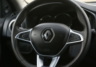 Подержанный автомобиль Renault Logan Sedan 2018 года (16 фото)