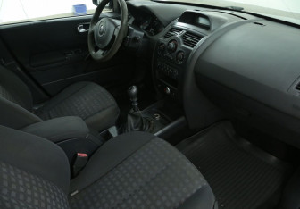 Подержанный автомобиль Renault Megane Wagon 2006 года (9 фото)