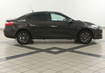 Подержанный автомобиль Renault Fluence 2013 года (5 фото)