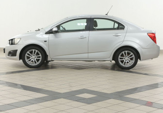 Подержанный автомобиль Chevrolet Aveo Sedan 2012 года (7 фото)