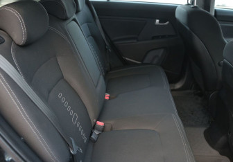 Подержанный автомобиль Kia Sportage 2012 года (11 фото)