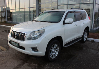 Подержанный автомобиль Toyota Land Cruiser Prado 2011 года (3 фото)