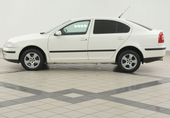 Подержанный автомобиль Skoda Octavia Liftback 2008 года (7 фото)