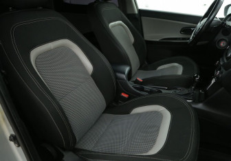 Подержанный автомобиль Kia Ceed Hatchback 2012 года (10 фото)