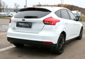 Подержанный автомобиль Ford Focus Hatchback 2017 года (6 фото)