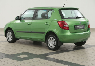 Подержанный автомобиль Skoda Fabia Hatchback 2011 года (2 фото)