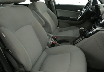 Подержанный автомобиль Chevrolet Orlando 2011 года (10 фото)