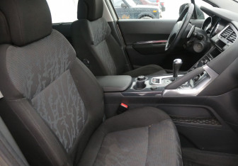 Подержанный автомобиль Peugeot 3008 2011 года (10 фото)