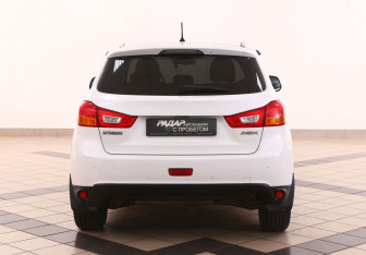 Подержанный автомобиль Mitsubishi ASX 2013 года (6 фото)