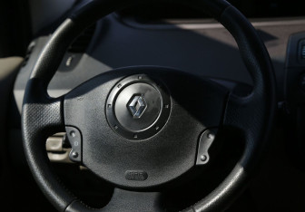 Подержанный автомобиль Renault Scenic 2006 года (16 фото)