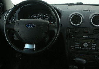 Подержанный автомобиль Ford Fusion 2007 года (14 фото)