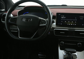Подержанный автомобиль Geely Coolray 2023 года (14 фото)