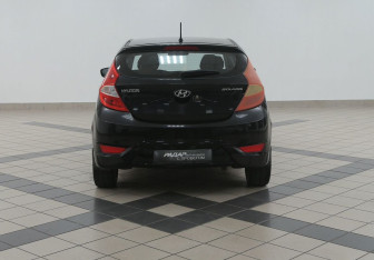 Подержанный автомобиль Hyundai Solaris Hatchback 2011 года (2 фото)