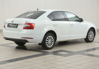Подержанный автомобиль Skoda Octavia Liftback 2018 года (4 фото)
