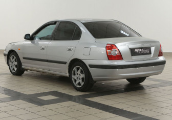 Подержанный автомобиль Hyundai Elantra Sedan 2004 года (2 фото)
