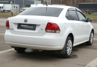 Подержанный автомобиль Volkswagen Polo Sedan 2013 года (6 фото)