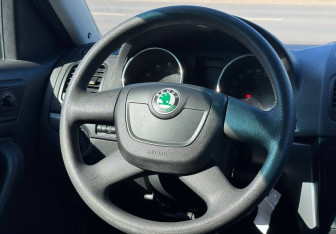 Подержанный автомобиль Skoda Yeti 2011 года (16 фото)