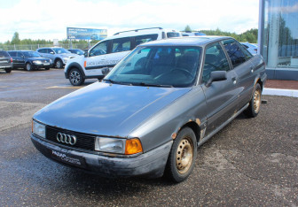 Подержанный автомобиль Audi 80 Sedan 1990 года (3 фото)