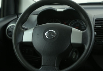 Подержанный автомобиль Nissan Note 2012 года (16 фото)