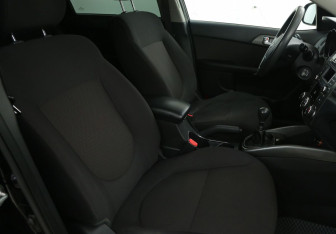 Подержанный автомобиль Kia Cerato Sedan 2010 года (10 фото)