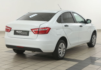 Подержанный автомобиль LADA (ВАЗ) Vesta Sedan 2022 года (4 фото)