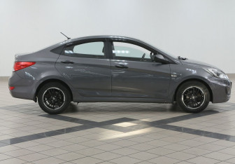 Подержанный автомобиль Hyundai Solaris Sedan 2013 года (2 фото)