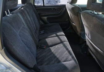 Подержанный автомобиль Honda CR-V 2001 года (11 фото)