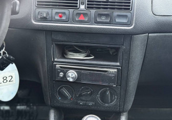 Подержанный автомобиль Volkswagen Golf Hatchback 1998 года (12 фото)