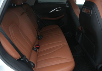 Подержанный автомобиль Omoda C5 2022 года (11 фото)