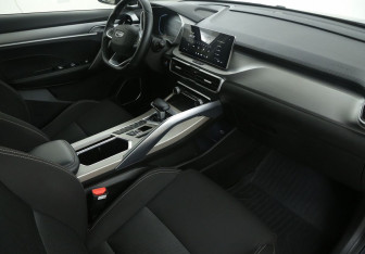 Подержанный автомобиль Geely Coolray 2023 года (9 фото)