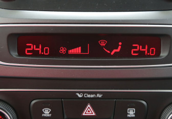 Подержанный автомобиль Kia Sorento 2012 года (18 фото)