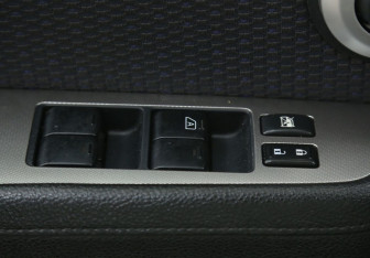 Подержанный автомобиль Nissan Tiida Hatchback 2007 года (19 фото)