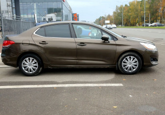 Подержанный автомобиль Citroen C4 Sedan 2015 года (7 фото)