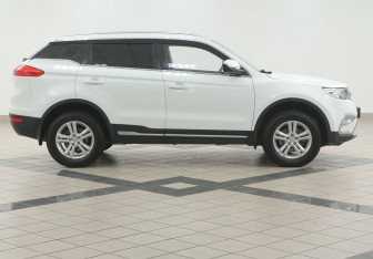 Подержанный автомобиль Geely Atlas 2018 года (5 фото)