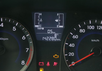 Подержанный автомобиль Hyundai Solaris Hatchback 2014 года (17 фото)