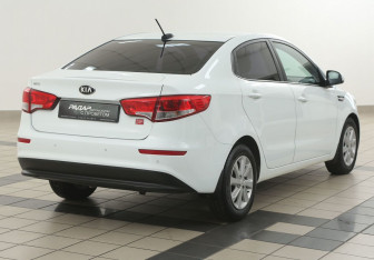 Подержанный автомобиль Kia Rio Sedan 2017 года (4 фото)