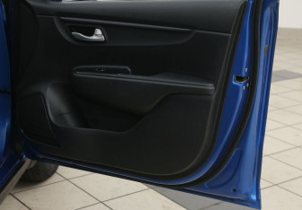 Подержанный автомобиль Kia Rio Hatchback 2018 года (20 фото)