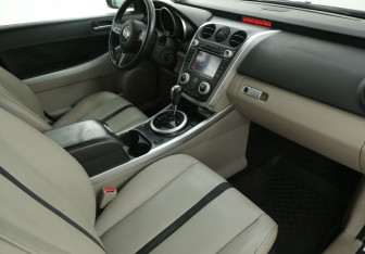 Подержанный автомобиль Mazda CX-7 2008 года (9 фото)