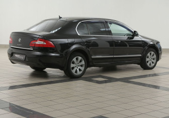 Подержанный автомобиль Skoda Superb Liftback 2011 года (4 фото)